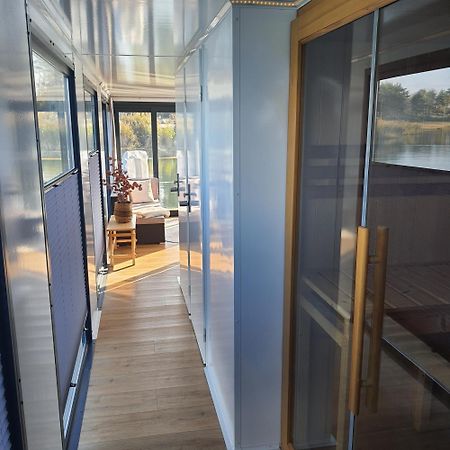 Schwimmendes Ferienhaus Sky Elsterheide Buitenkant foto