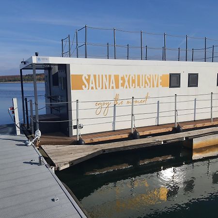 Schwimmendes Ferienhaus Sky Elsterheide Buitenkant foto