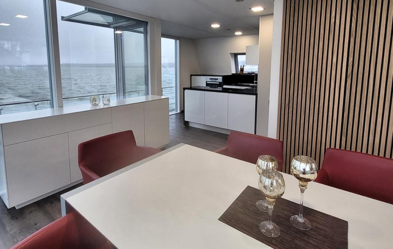 Schwimmendes Ferienhaus Sky Elsterheide Buitenkant foto