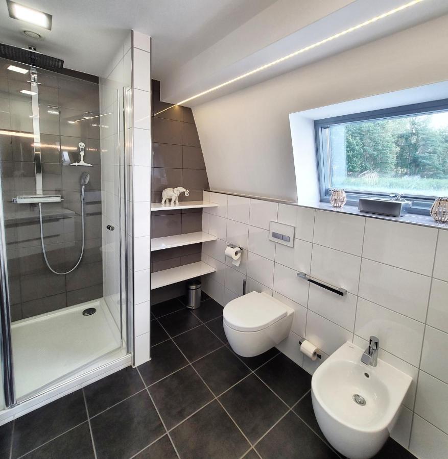 Schwimmendes Ferienhaus Sky Elsterheide Buitenkant foto