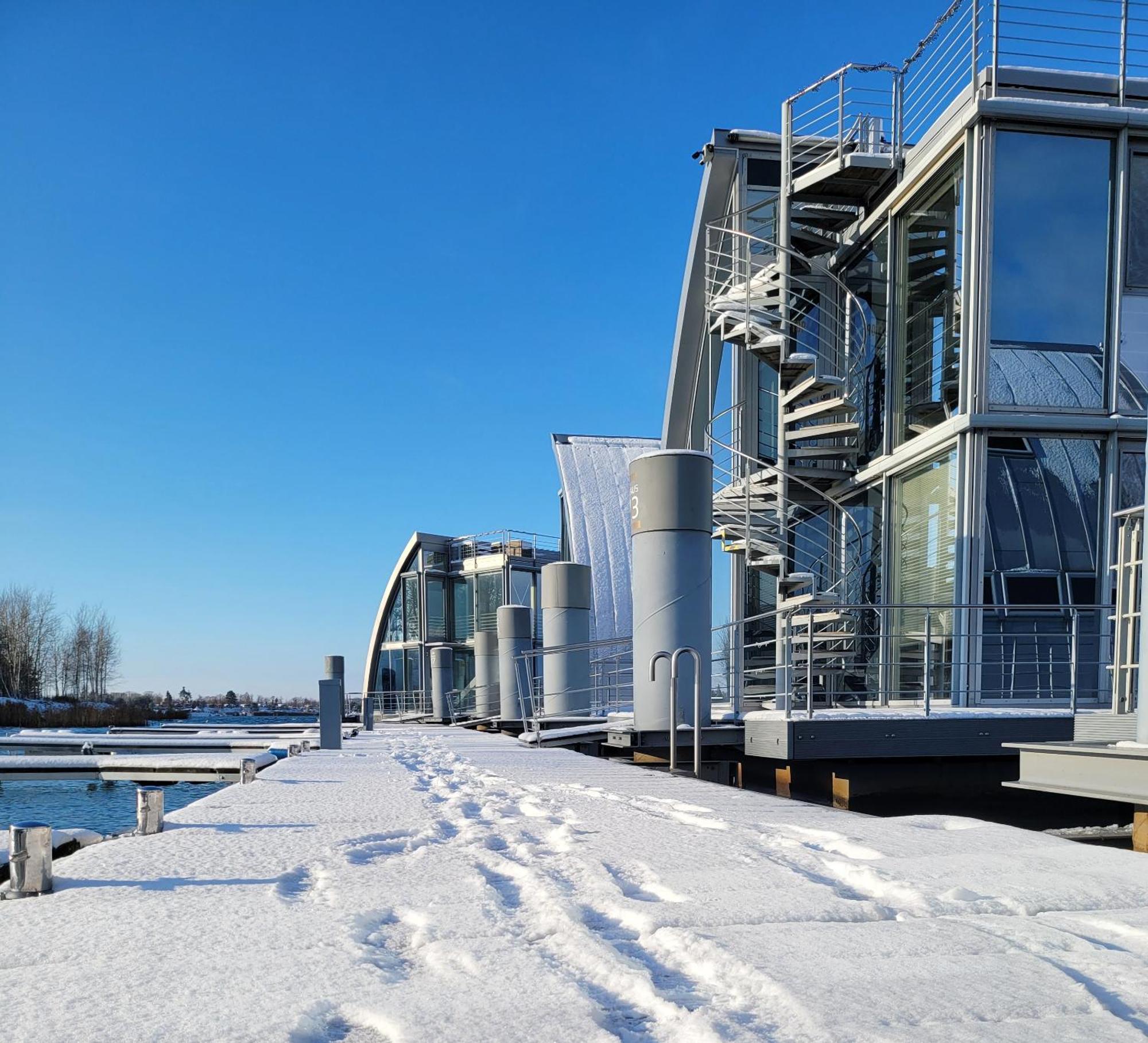 Schwimmendes Ferienhaus Sky Elsterheide Buitenkant foto