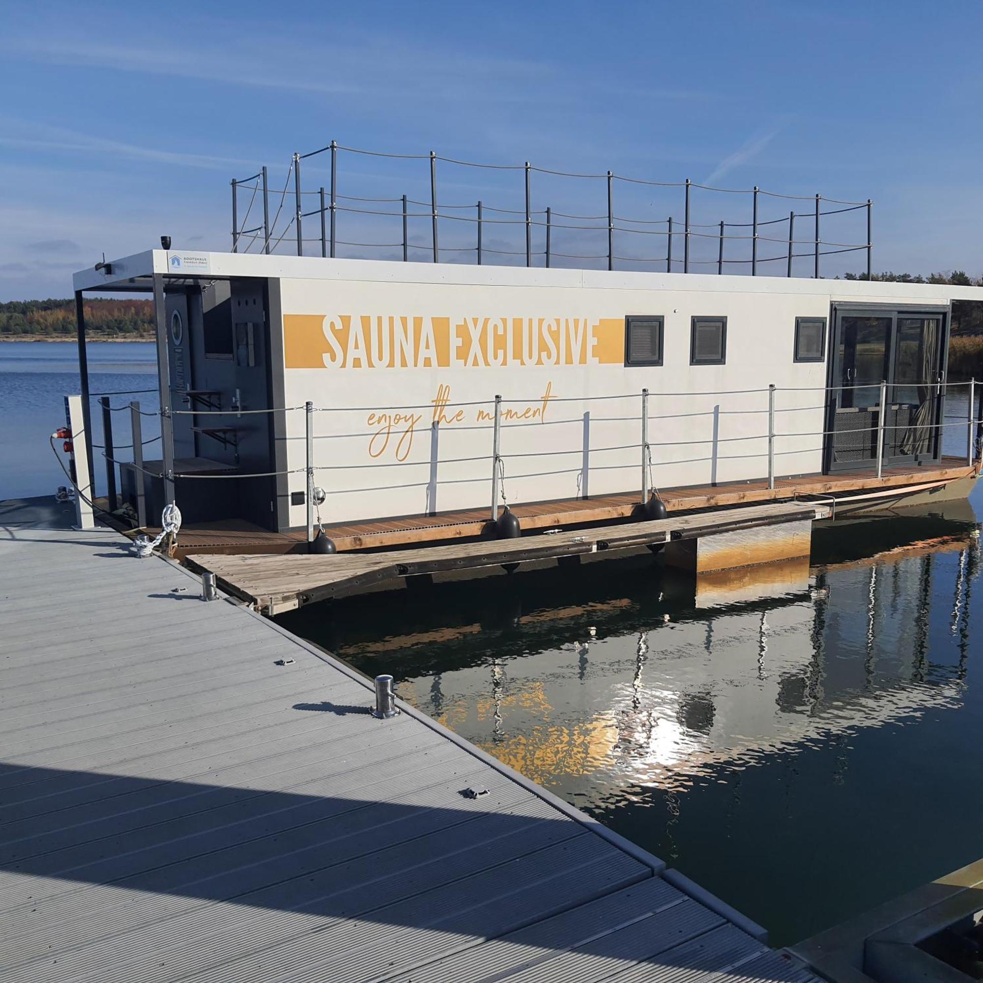 Schwimmendes Ferienhaus Sky Elsterheide Buitenkant foto